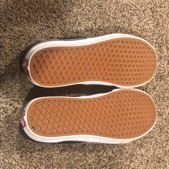 Lightly worn vans with box - Picture 2 of 5